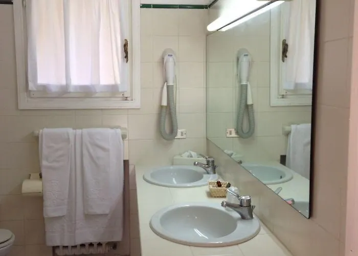 3 Botti Otel Baja Sardinya