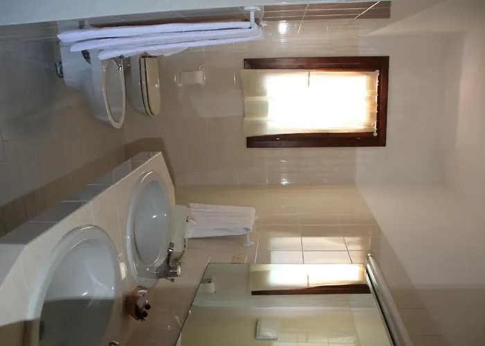 Otel 3 Botti Baja Sardinya