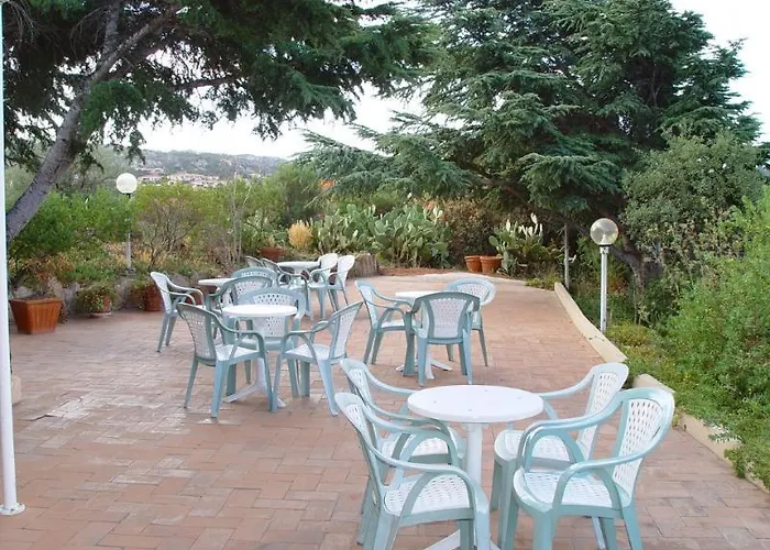 Otel 3 Botti Baja Sardinya