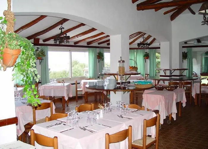 Otel 3 Botti Baja Sardinya