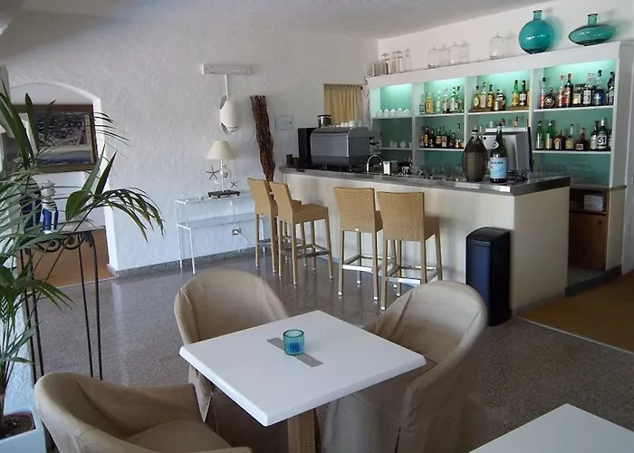 Otel 3 Botti Baja Sardinya